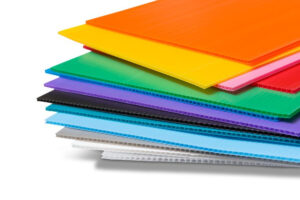 לוח פוליגל בגודל 80X120 ס"מ, מגיע במגוון גוונים. לעבודות אומנות ויצירה