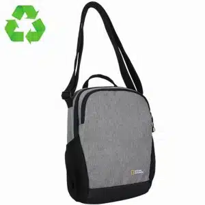 תיק צד נשיונל ג'יאוגרפיק דגם NG-K | מיוצר מחומר ממוחזר PET מסוגל להכיל חפצים שונים עם טכנולוגיית RFID למניעת גניבת פרטים מזהים